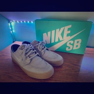 Nike SB Zoom Janoski Canvas RM Shoes
